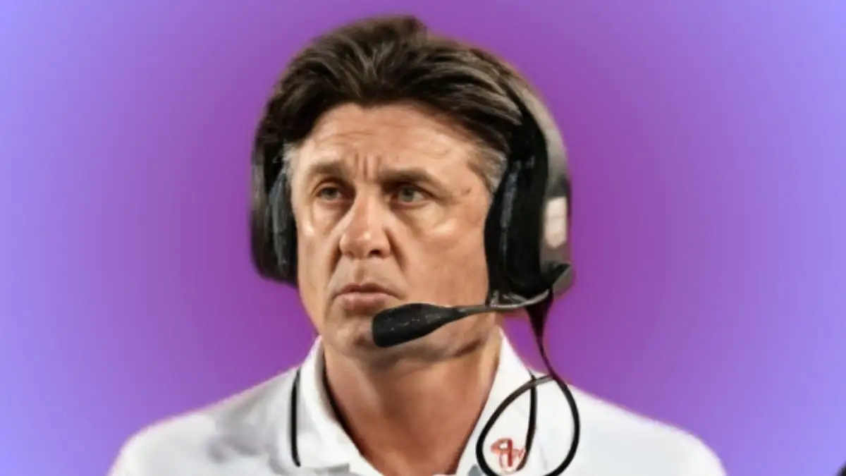 Mike Gundy Height How Tall is Mike Gundy?
